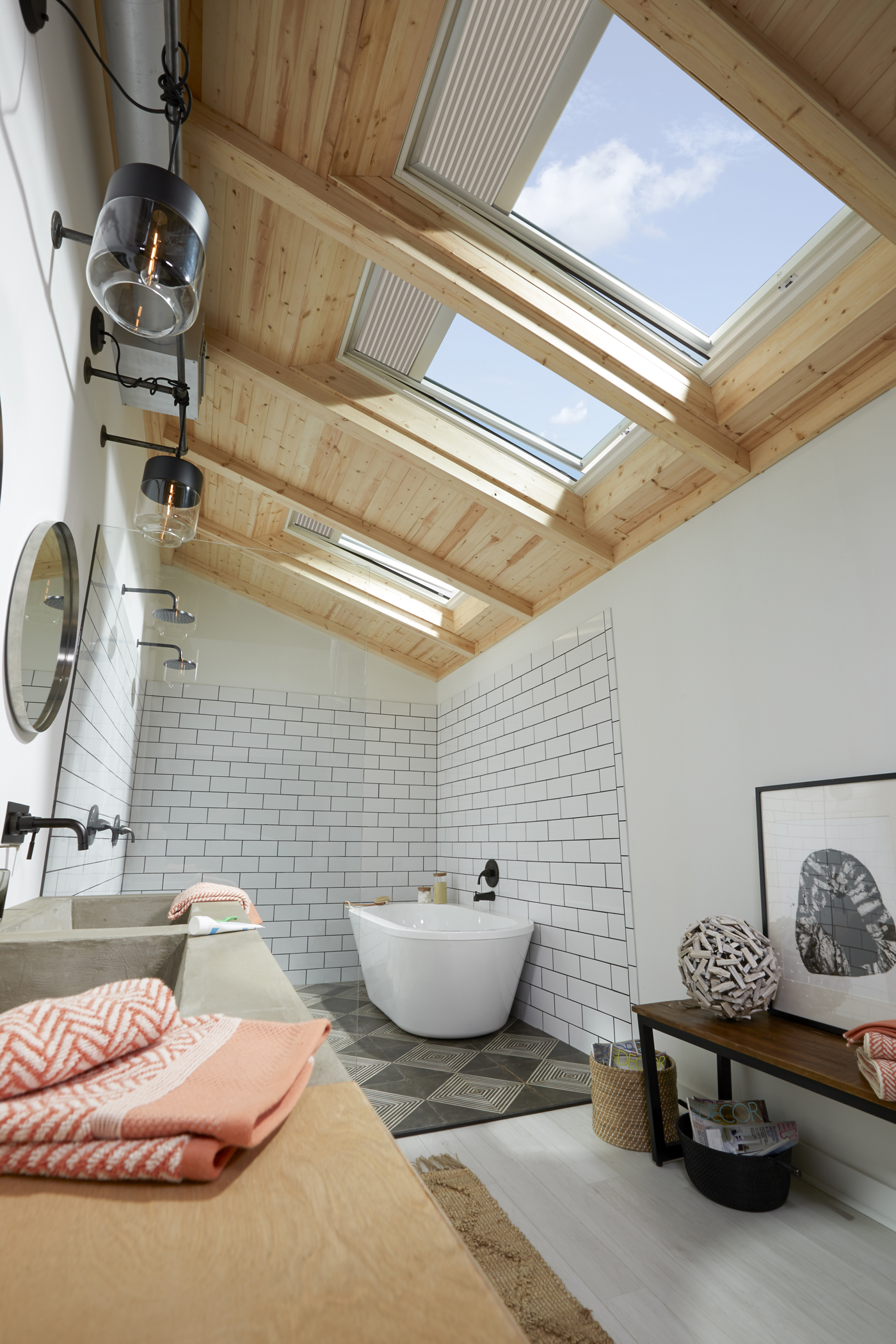 Application-Deck-Mount-2352-Skylights-VSS-Bathroom-0518