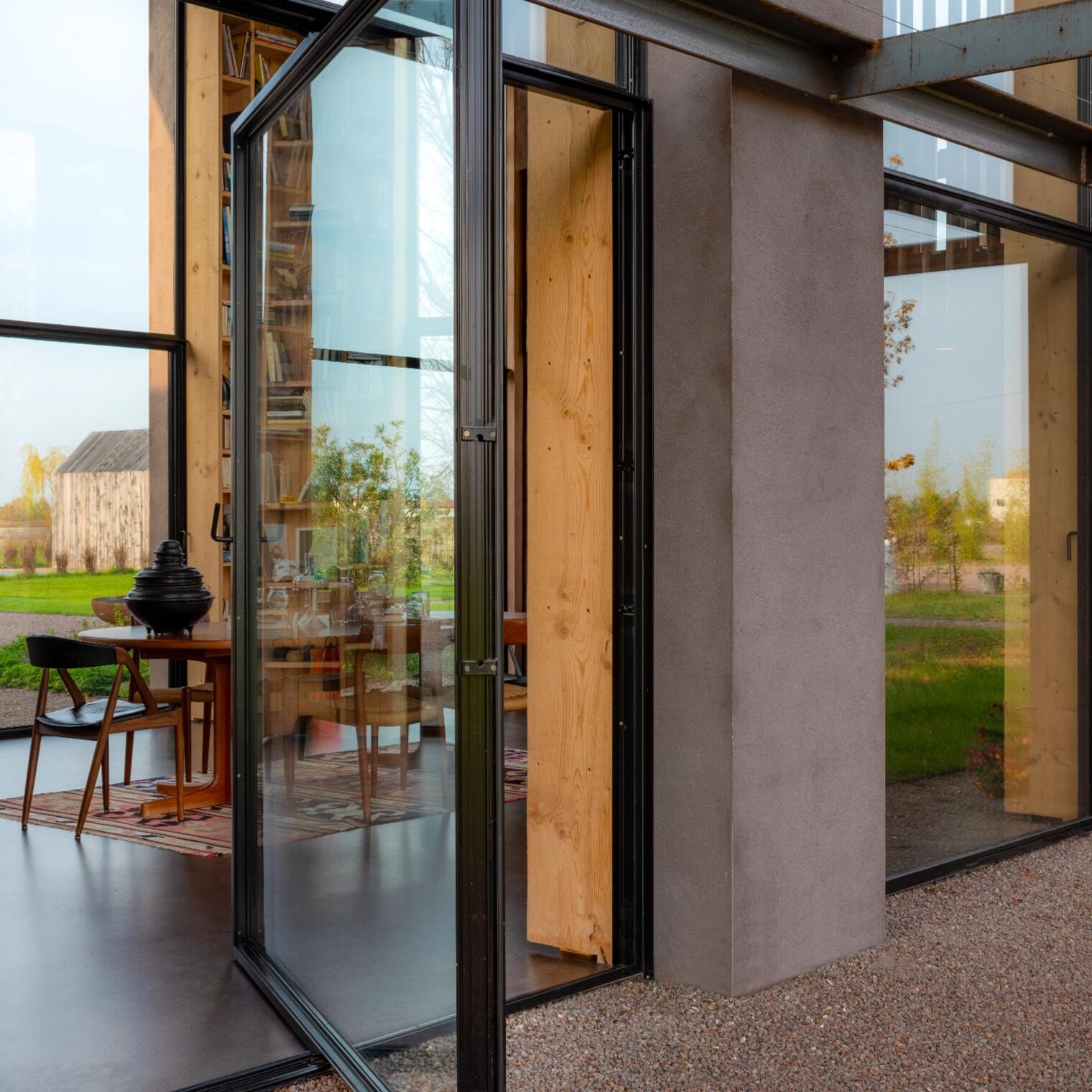 Inicio_steel_Pivot-Door_Ottostumm-1